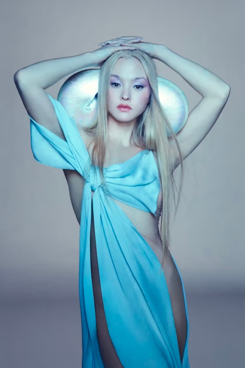 傳奇超模 Devon Aoki 出鏡演繹 Acne Studios 2023 春夏形象廣告