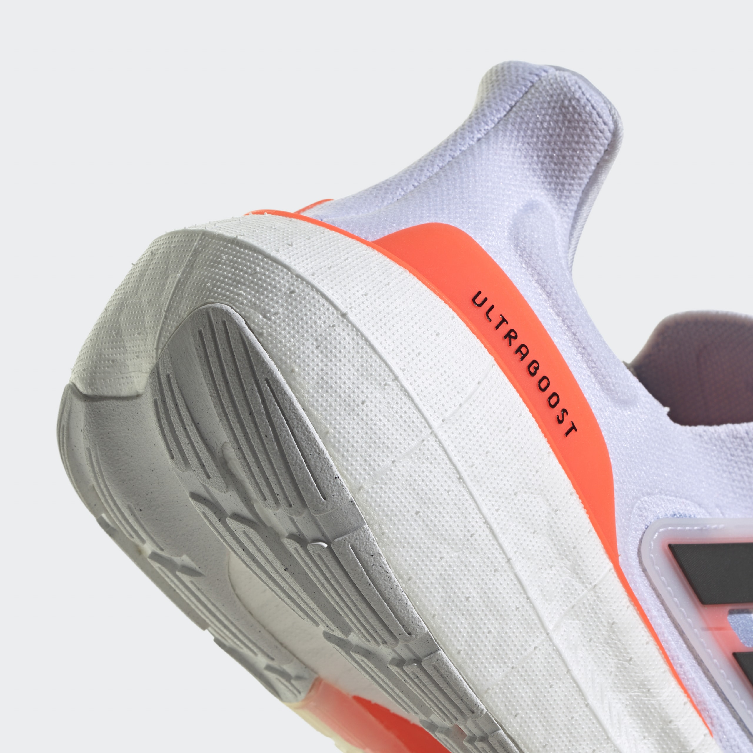 史上最輕！adidas 全新跑鞋 UltraBOOST Light 正式登場