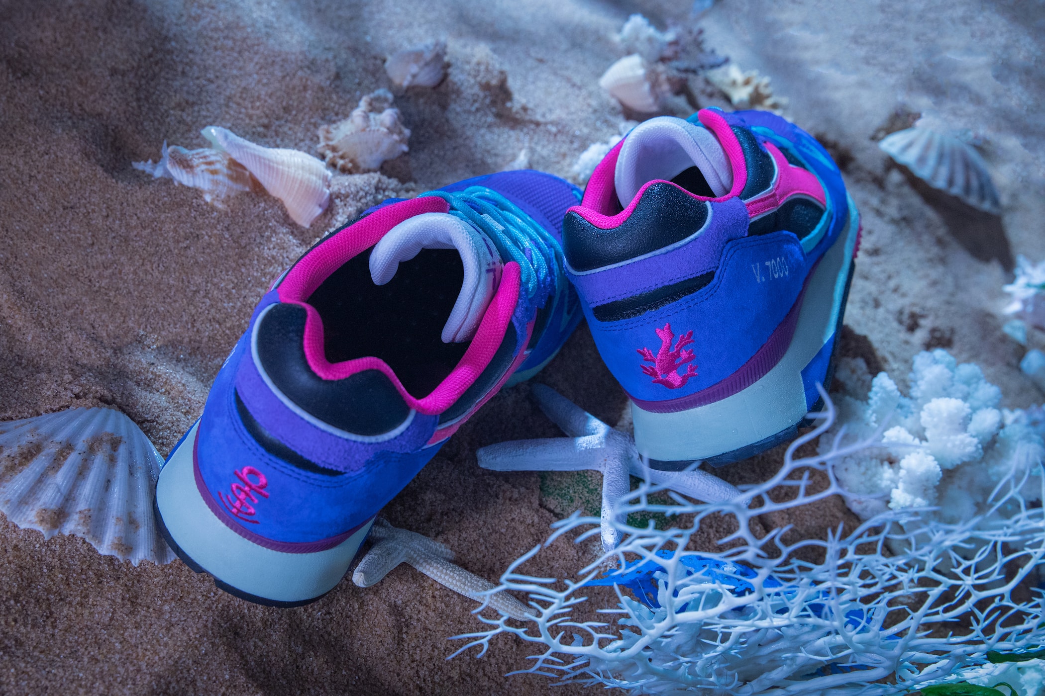 COSTS 携手 Diadora 推出全新 V7000「珊瑚」联名鞋款