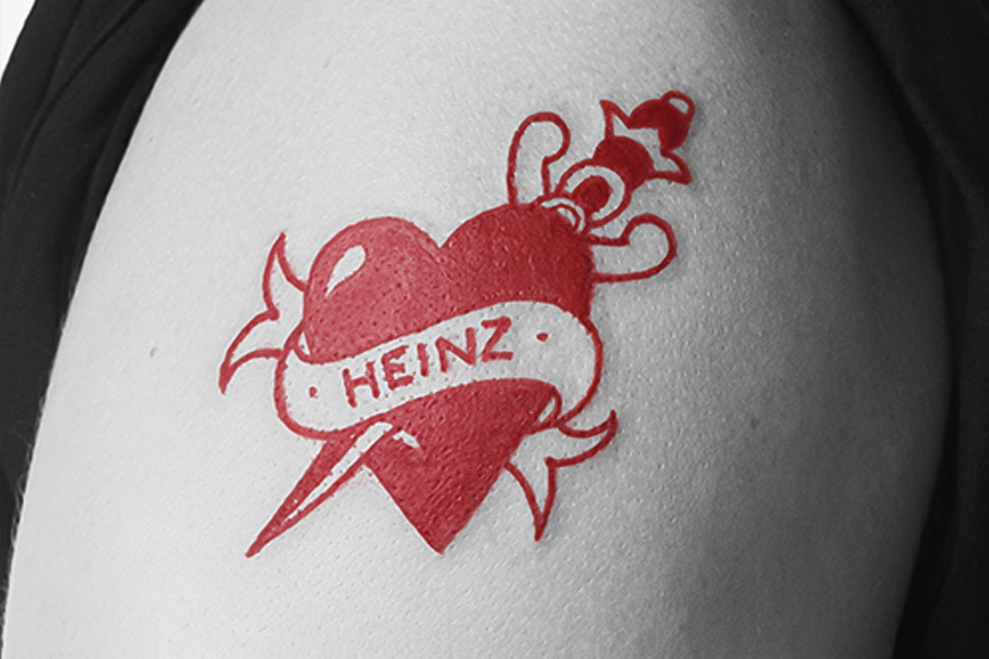 Heinz 正式開發出 Pantone 色調「57 Red」紅色紋身顏料