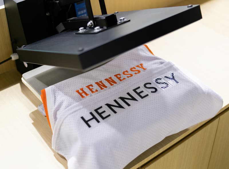 走进 Hennessy x NBA 上海限时体验空间