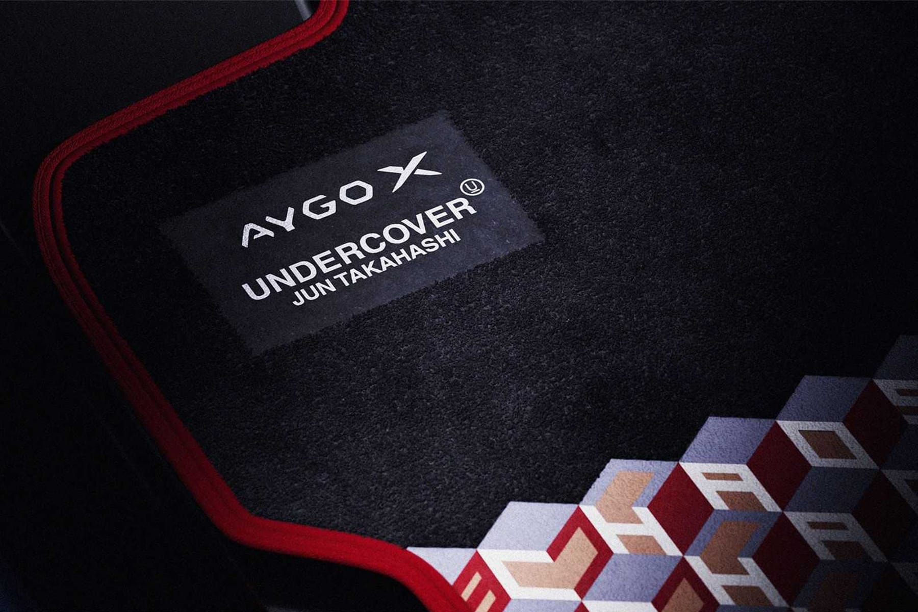 Toyota 携手 UNDERCOVER 打造全新 Aygo X 联名特别版车型