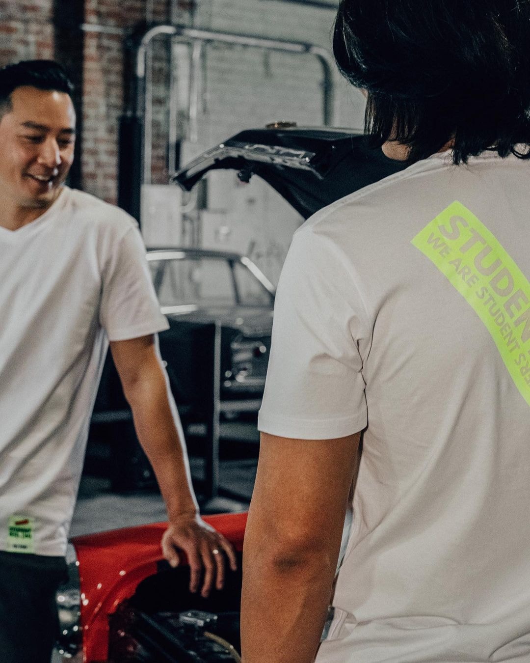 吳彥祖、姜成鎬出鏡，Student Driver 推出全球限量 250 件別注 T-Shirt