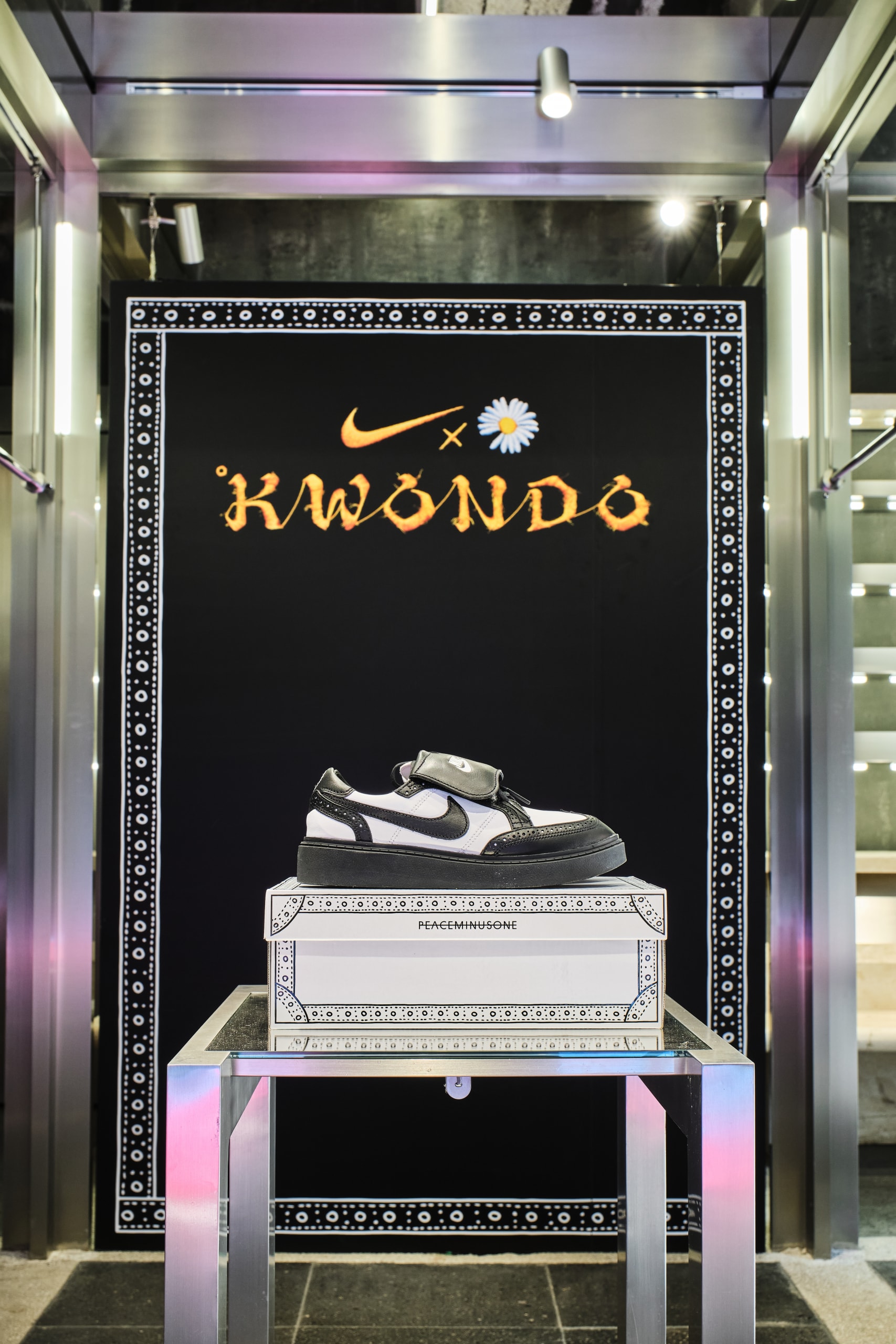 走进武汉 101FF 特别打造 Nike x PEACEMINUSONE 「KWONDO EXPRESS」 限时空间