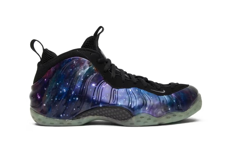 Nike Air Foamposite One 经典配色「Galaxy」有望于 2024 年复刻回归 Nike Air Foamposite One 经典配色「Galaxy」有望于 2024 年复刻回归