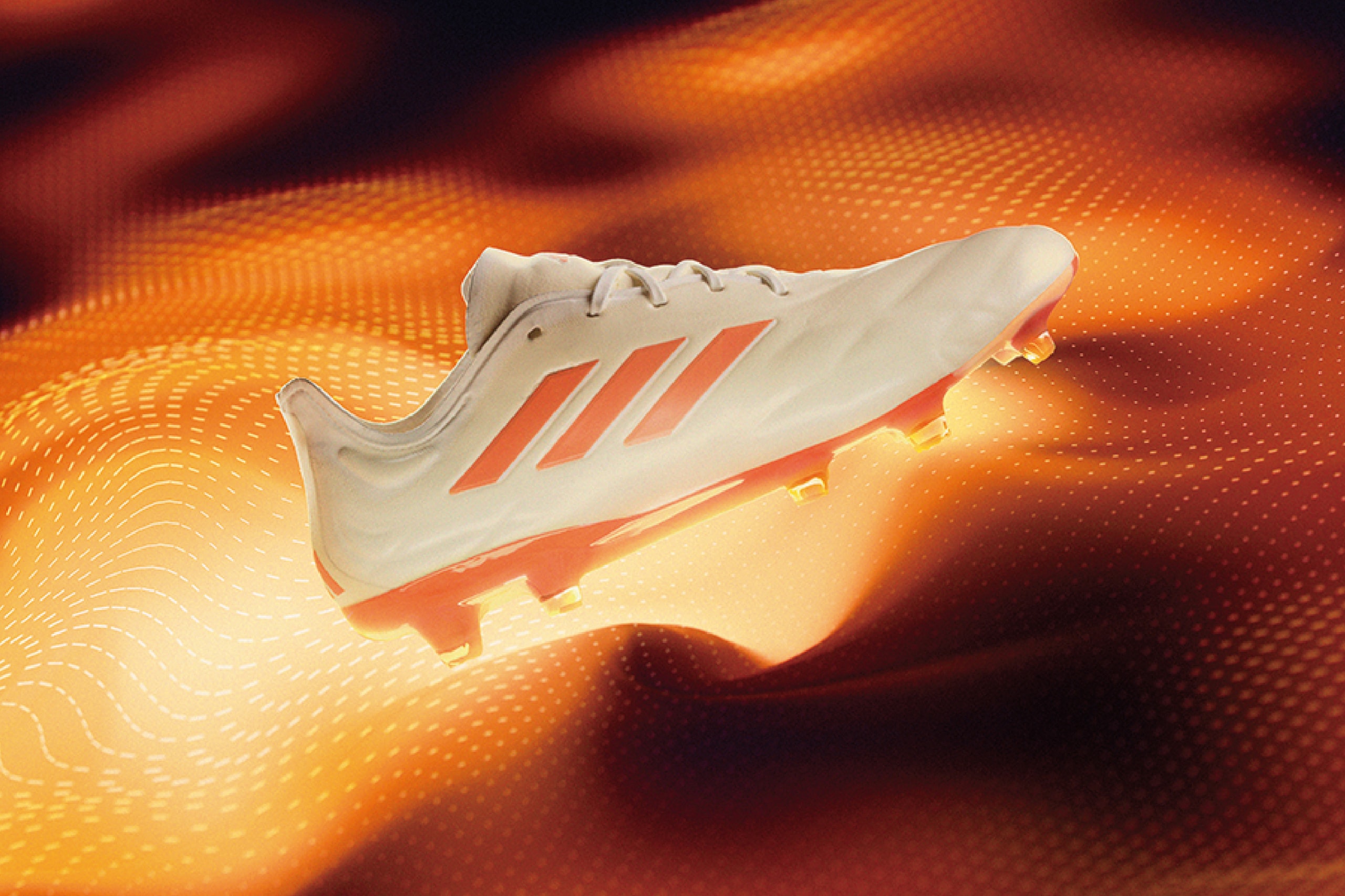 adidas 推出全新「赤焰」足球鞋套装