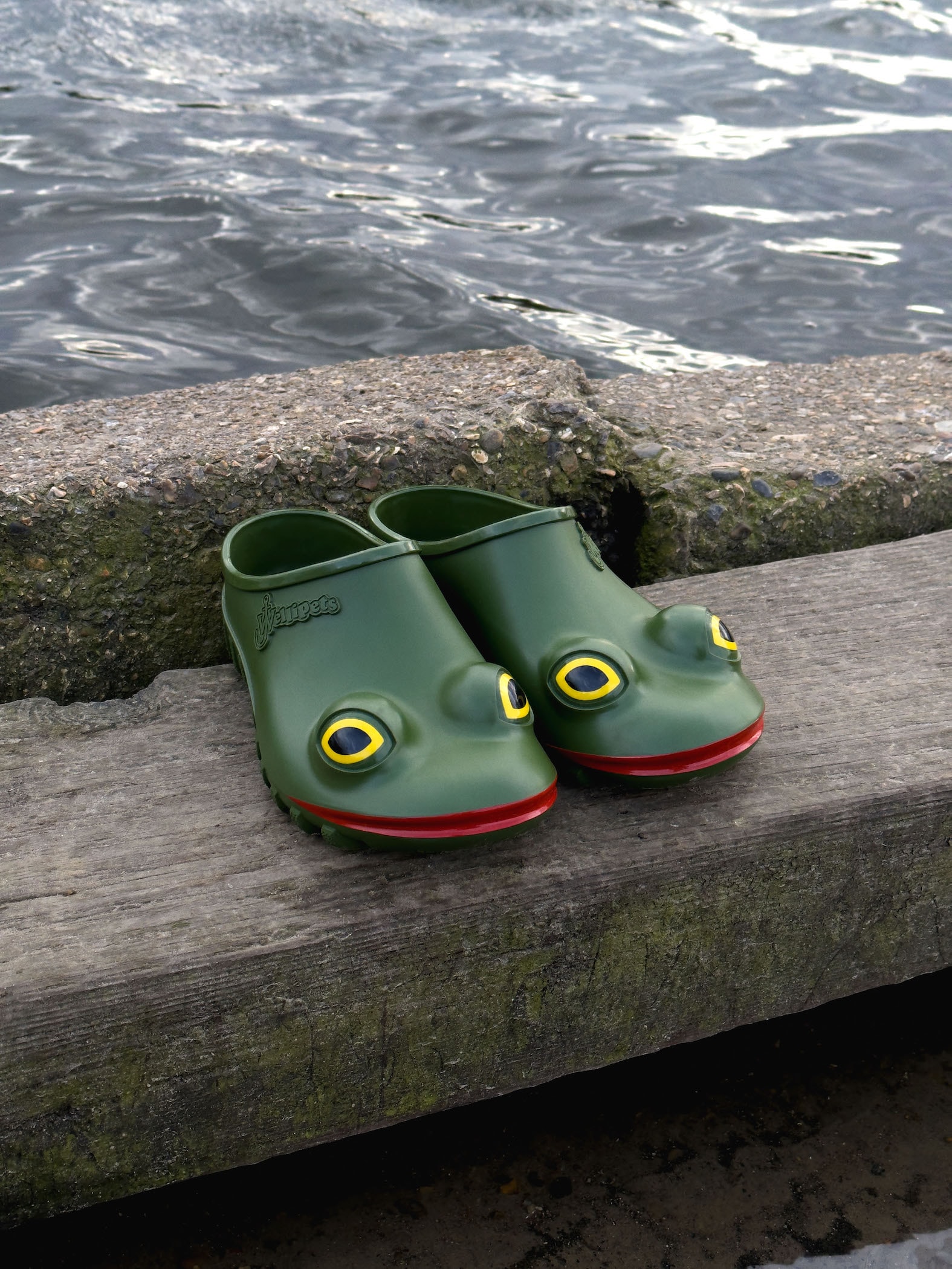 JW Anderson 全新 Wellipets 青蛙鞋联名系列正式登场