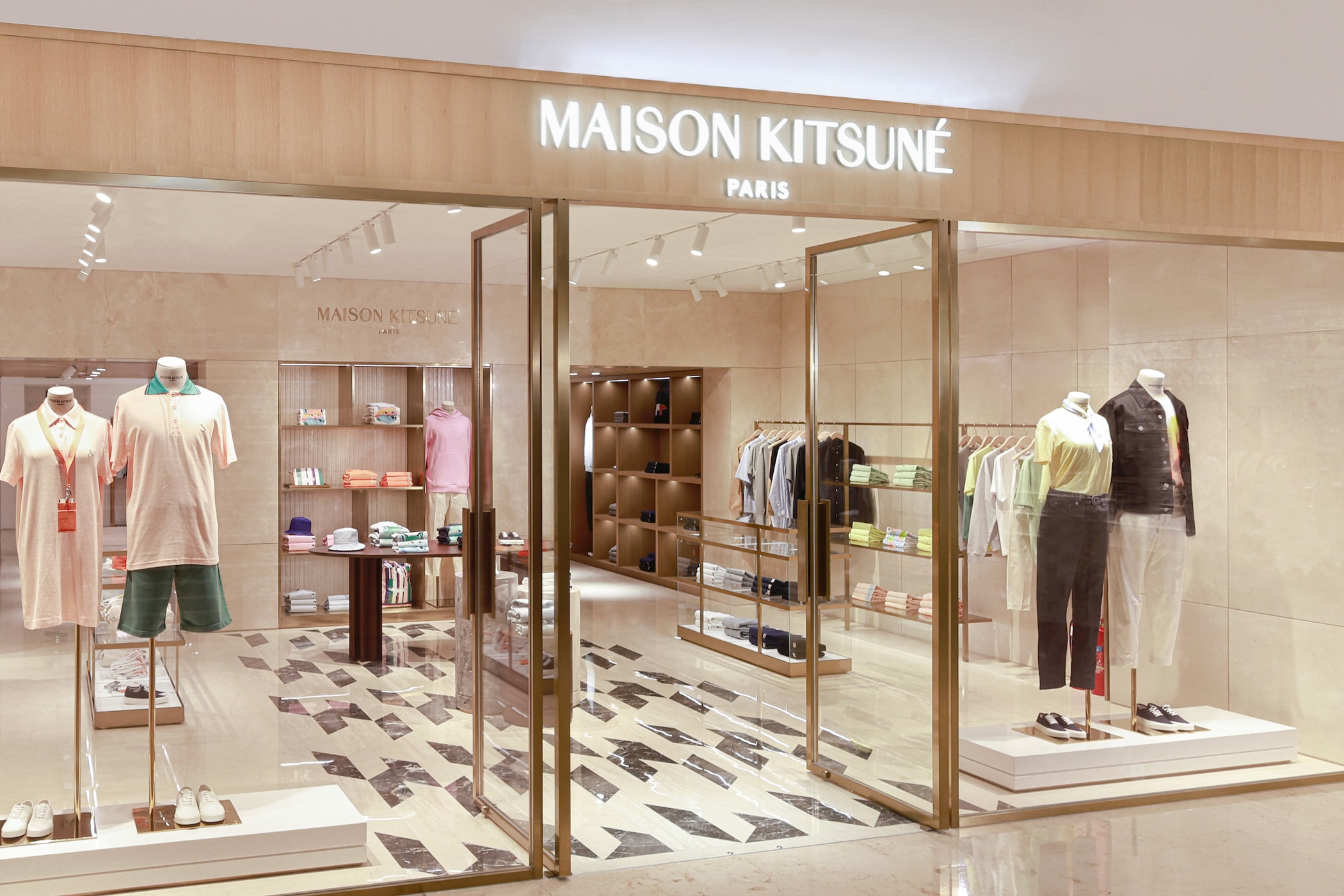 走进 Maison Kitsuné 全新南京德基广场精品店 