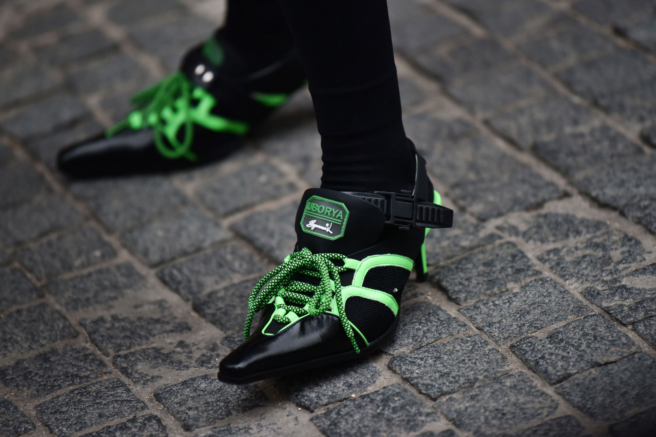 Street Style: 2023 秋冬上海时装周街头鞋款趋势