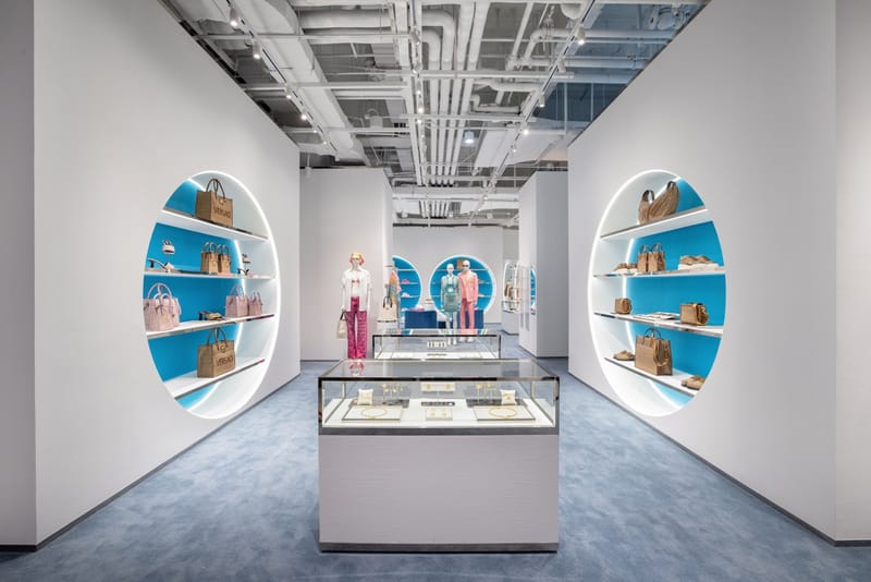 走进 Versace 全新太古里限时店铺