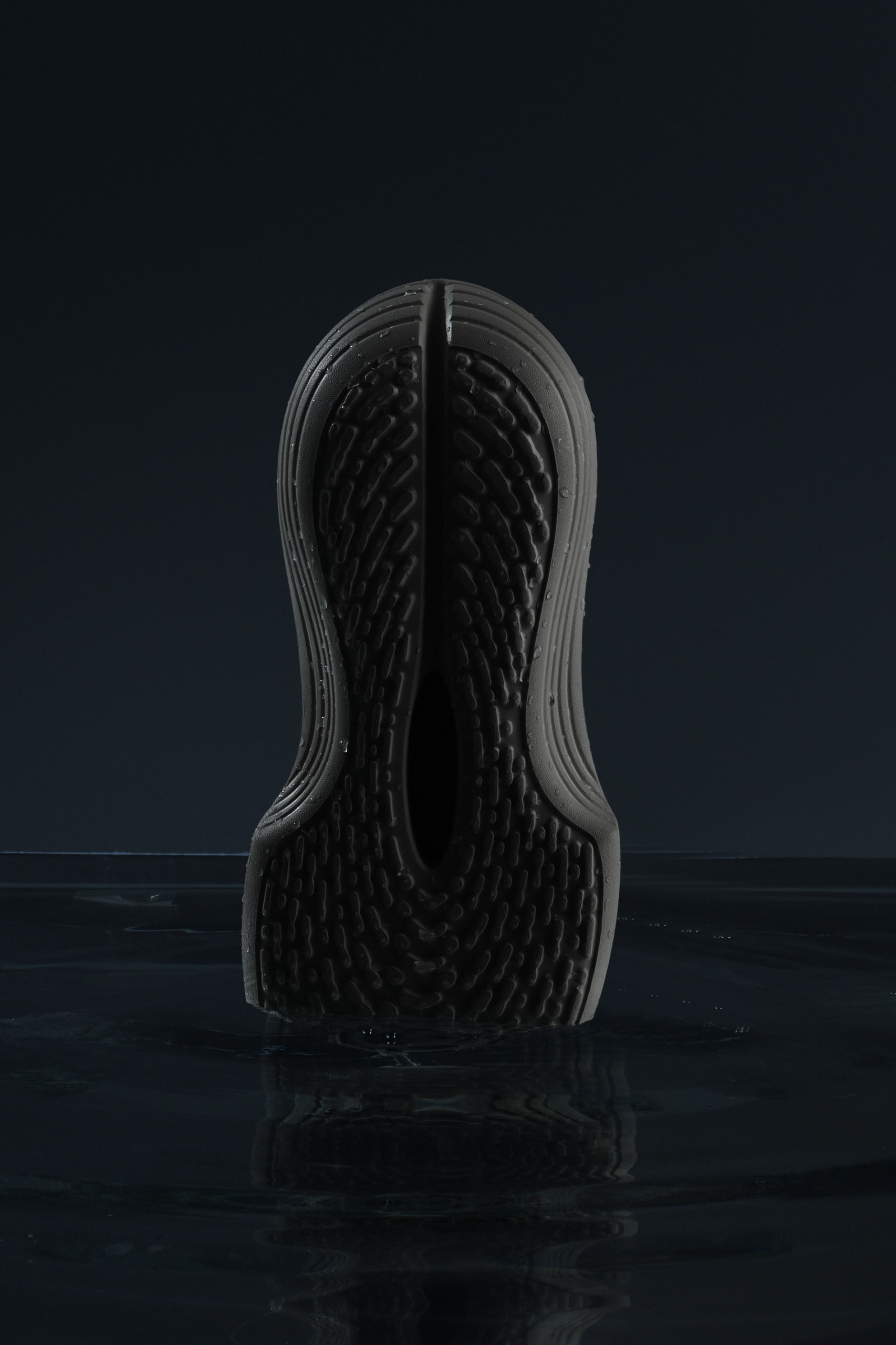 SuperLipper™ 首款鞋履 WAVE 正式发布