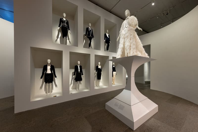 率先走進紐約大都會博物館《Karl Lagerfeld: A Line of Beauty》回顧展覽