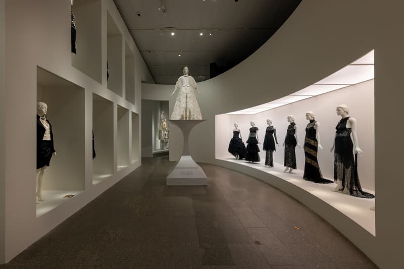 率先走進紐約大都會博物館《Karl Lagerfeld: A Line of Beauty》回顧展覽