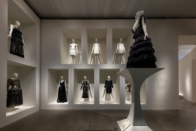 率先走進紐約大都會博物館《Karl Lagerfeld: A Line of Beauty》回顧展覽