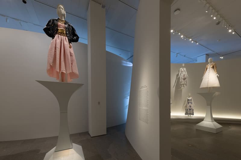 率先走進紐約大都會博物館《Karl Lagerfeld: A Line of Beauty》回顧展覽