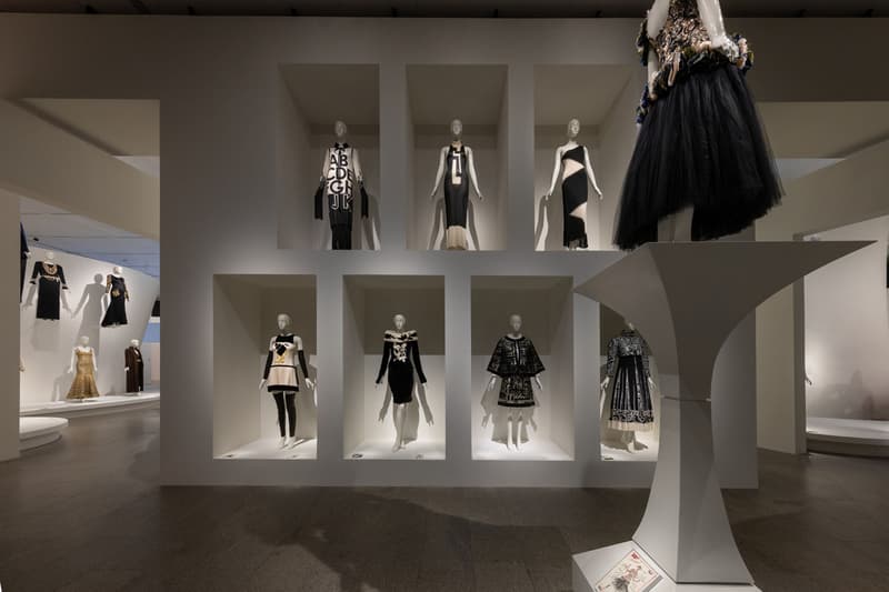 率先走進紐約大都會博物館《Karl Lagerfeld: A Line of Beauty》回顧展覽