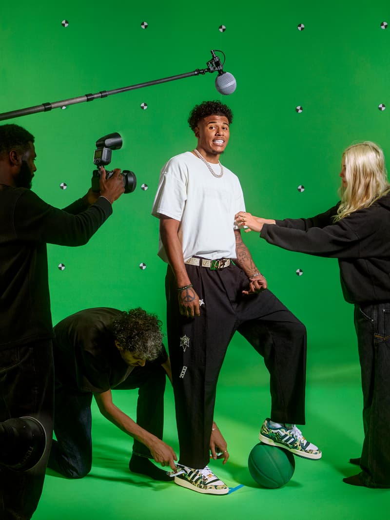 adidas Originals 携手 BAPE® 打造全新 Forum 鞋款