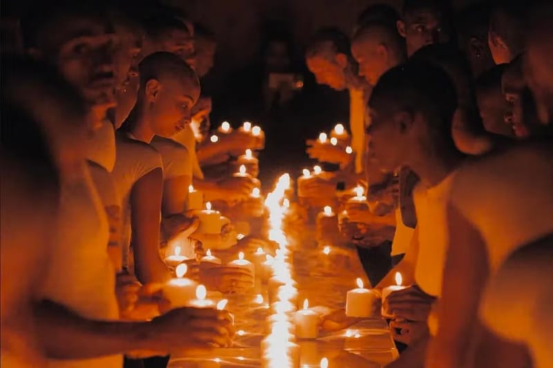 回歸預熱？Kanye West 率領 YEEZY 秘密登陸洛杉磯發佈 Season 10 秀場