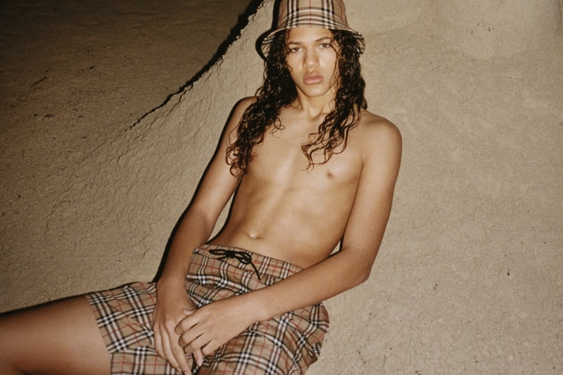 Daniel Lee 打造全新 Burberry 2023 Swimwear 造型大片 Daniel Lee 打造全新 Burberry 2023 Swimwear 造型大片