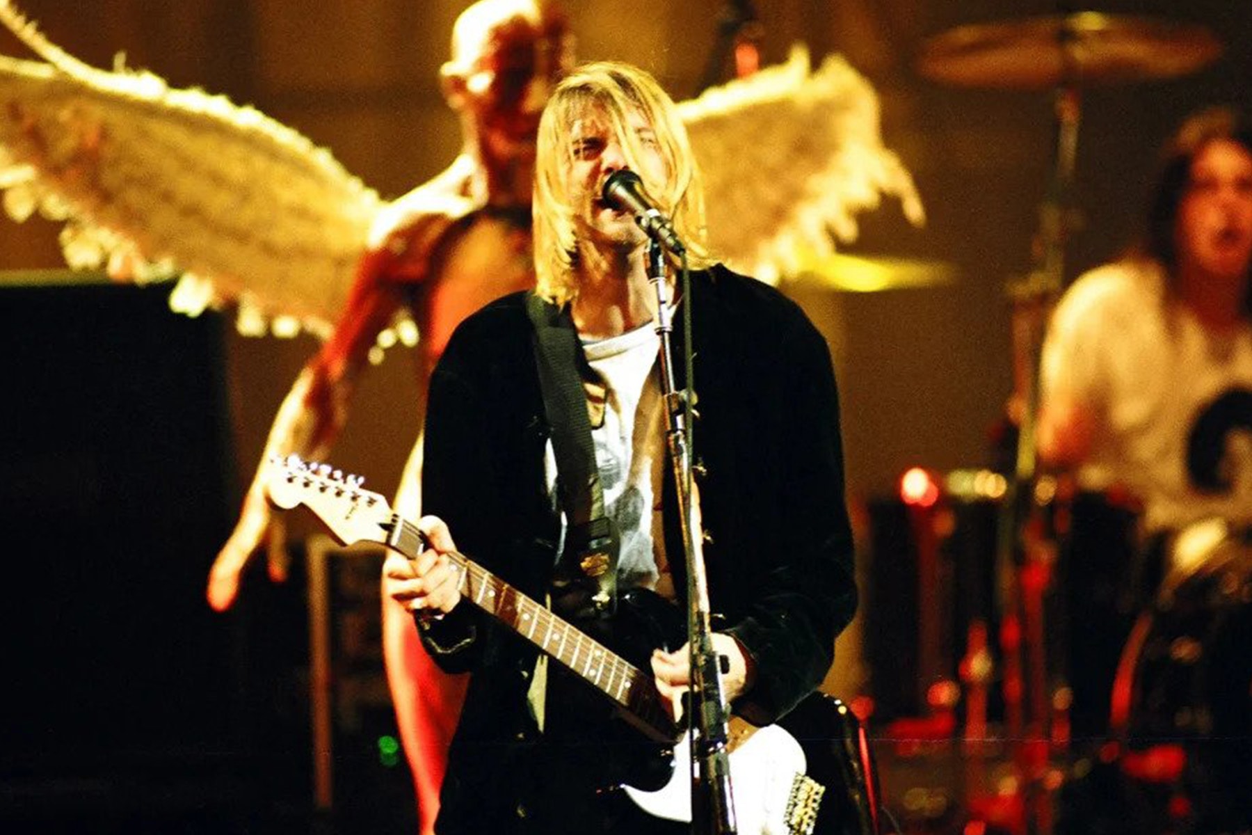 Kurt Cobain《Nevermind》時期砸壞吉他以近 $60 萬美元拍賣成交