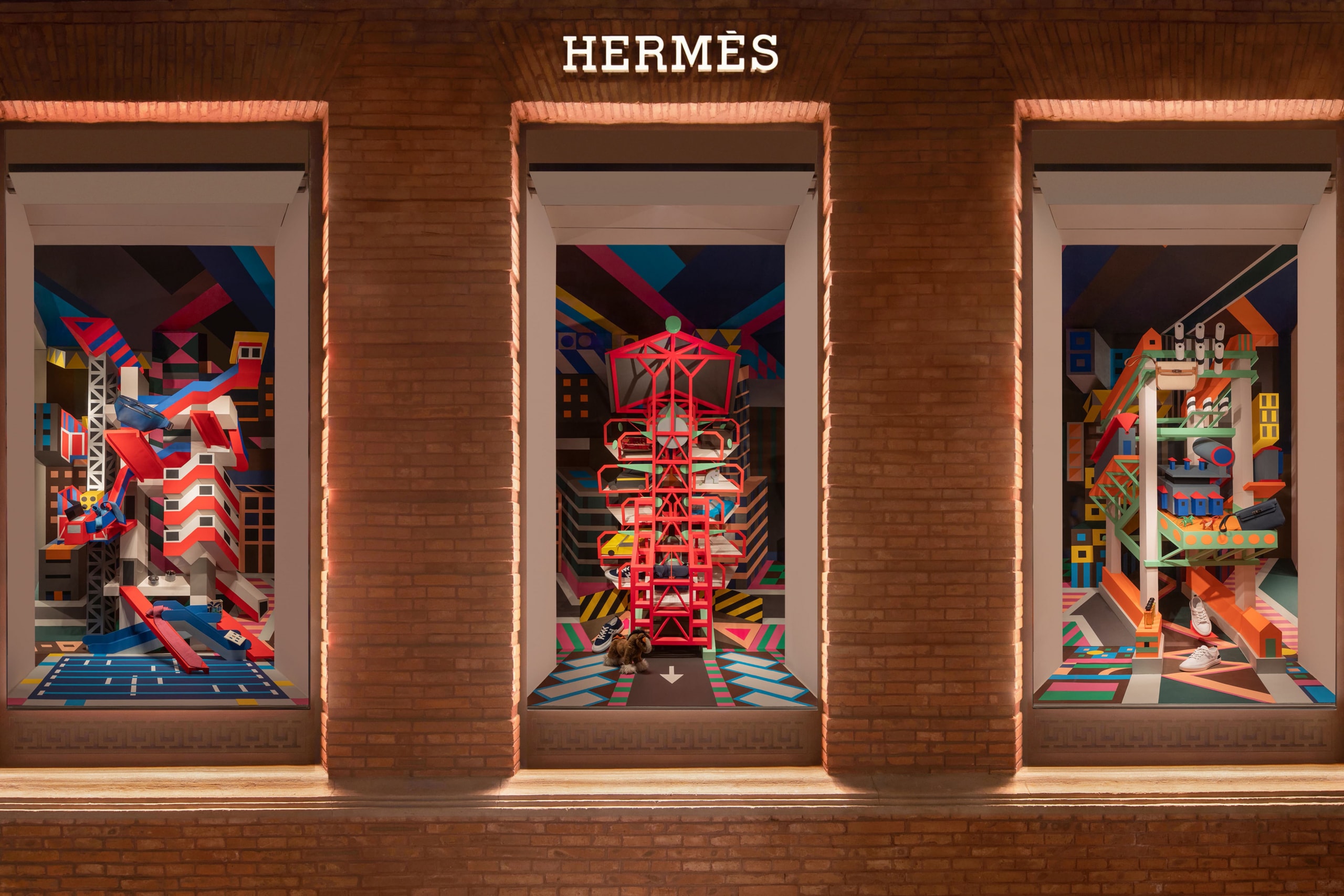 HERMÈS 邀请中国艺术家李涵为上海「爱马仕之家」打造《仕物别景》夏季橱窗与《生活模型》艺术展