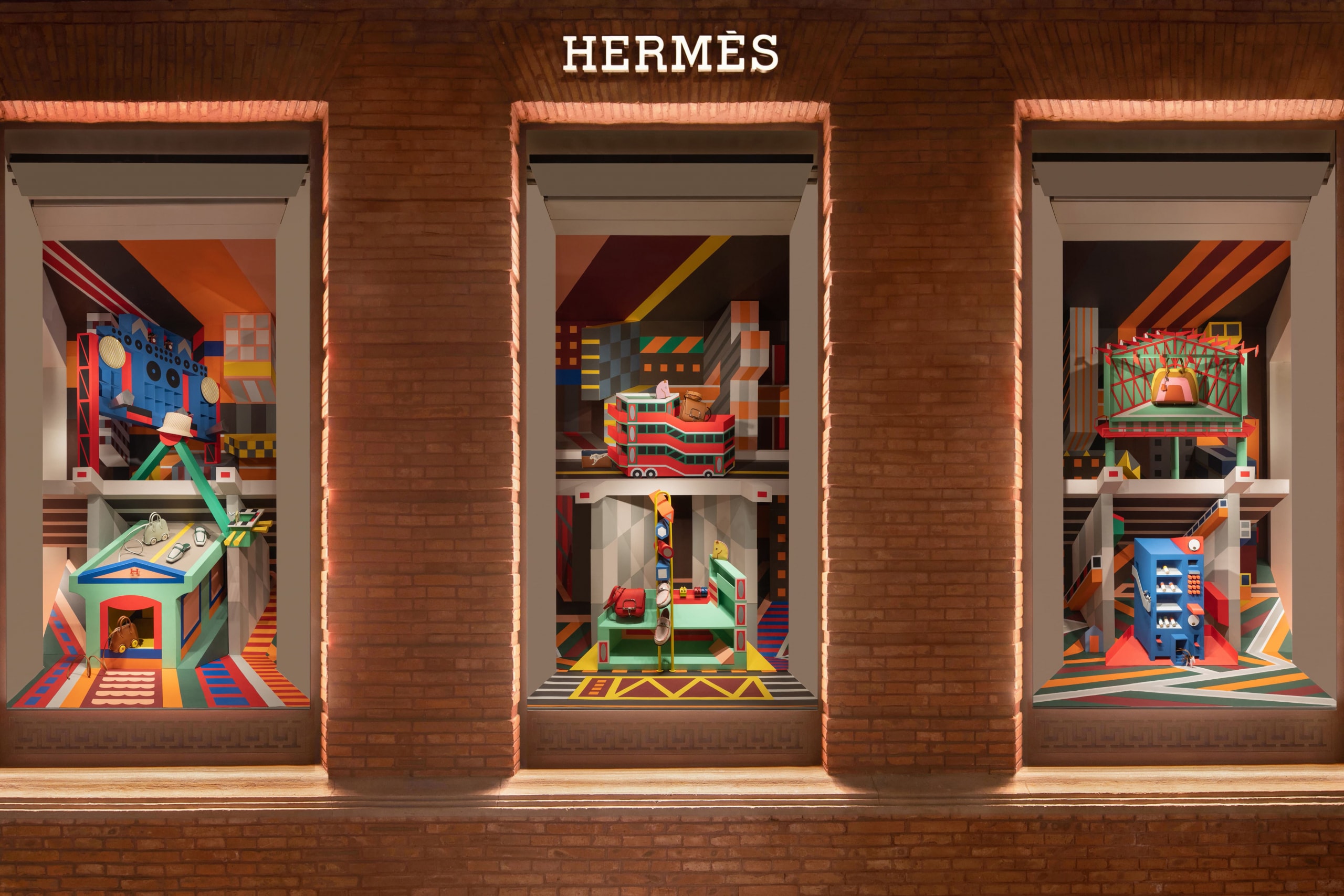HERMÈS 邀请中国艺术家李涵为上海「爱马仕之家」打造《仕物别景》夏季橱窗与《生活模型》艺术展