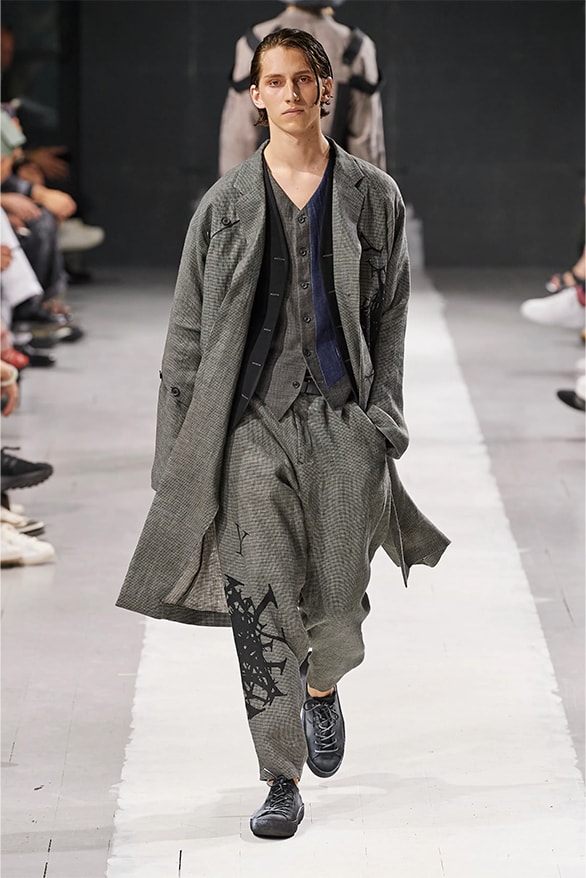 Yohji Yamamoto 正式发布2024 春夏男装系列大秀