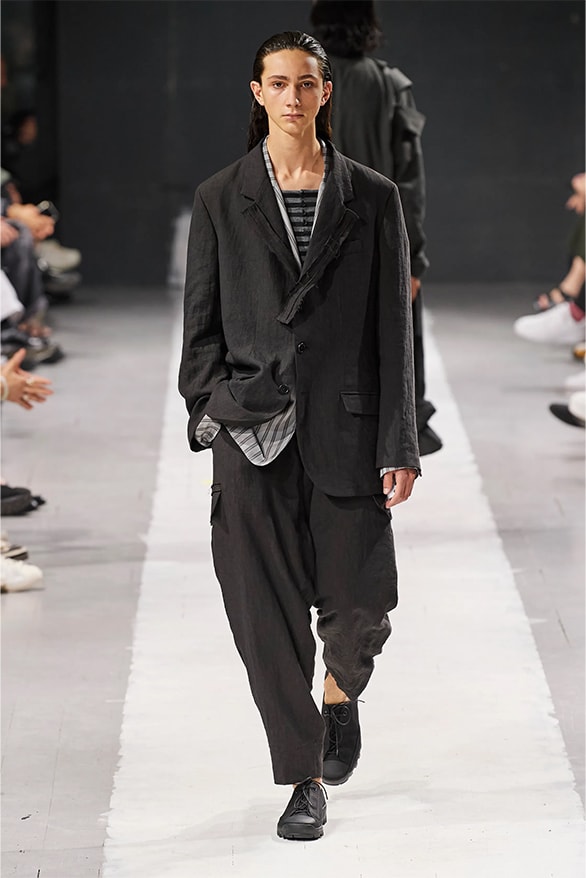 Yohji Yamamoto 正式发布2024 春夏男装系列大秀