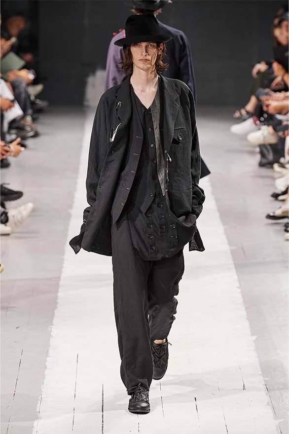 Yohji Yamamoto 正式发布2024 春夏男装系列大秀