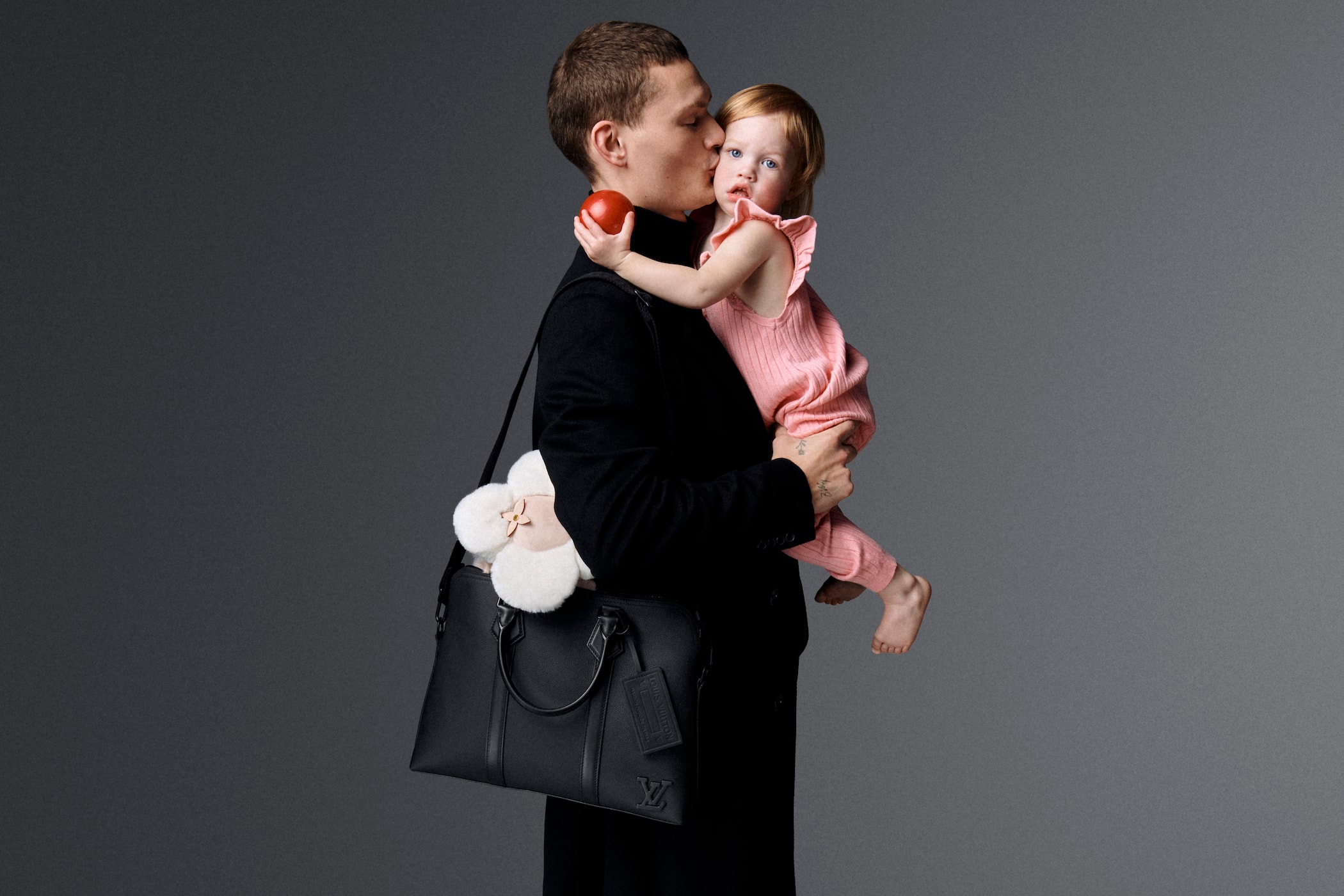 Louis Vuitton 释出 2023 父亲节特别 Campaign
