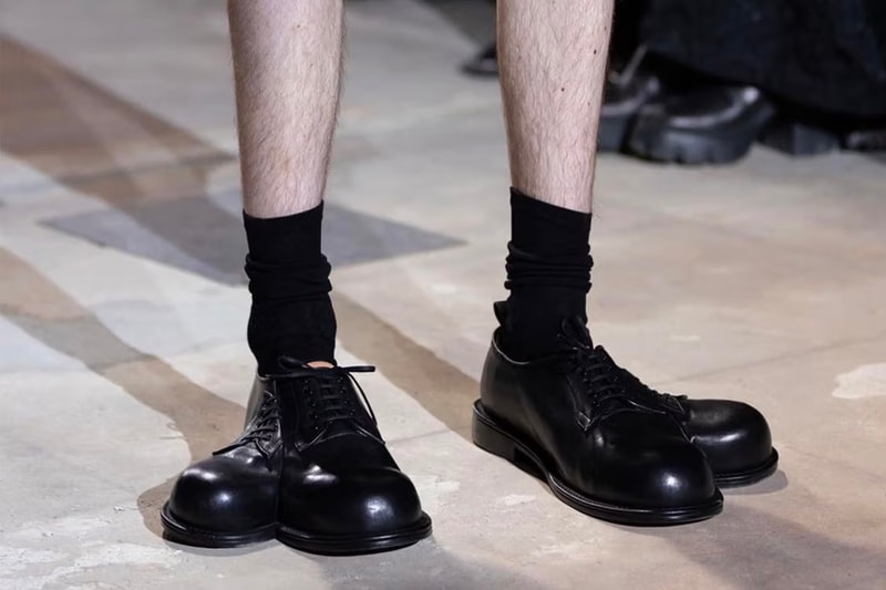 率先近赏 COMME des GARÇONS HOMME PLUS x KIDS LOVE GAITE 最新联名双头鞋 率先近赏 COMME des GARÇONS HOMME PLUS x KIDS LOVE GAITE 最新联名双头鞋