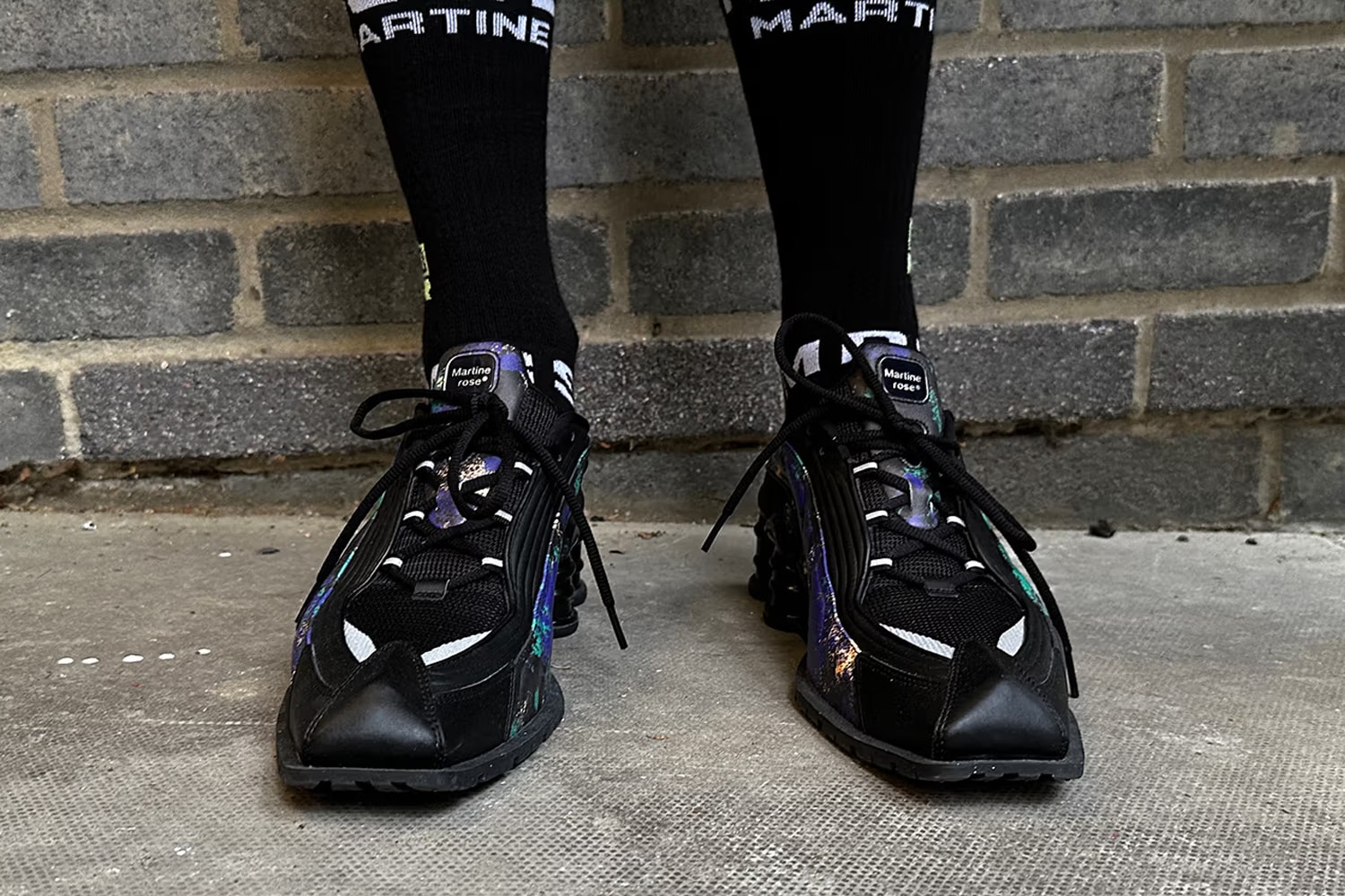率先近赏 Martine Rose x Nike Shox MR4 最新联名鞋款