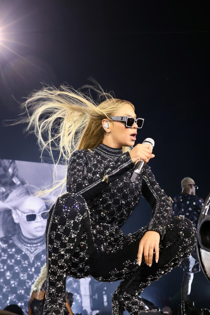 Beyoncé 身着 Louis Vuitton 定制演唱会造型