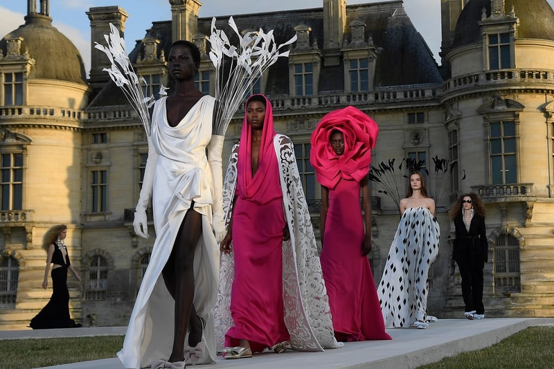 Kering 开云集团以 17 亿欧元高价收购 Valentino 30% 股份 Kering 开云集团以 17 亿欧元高价收购 Valentino 30% 股份