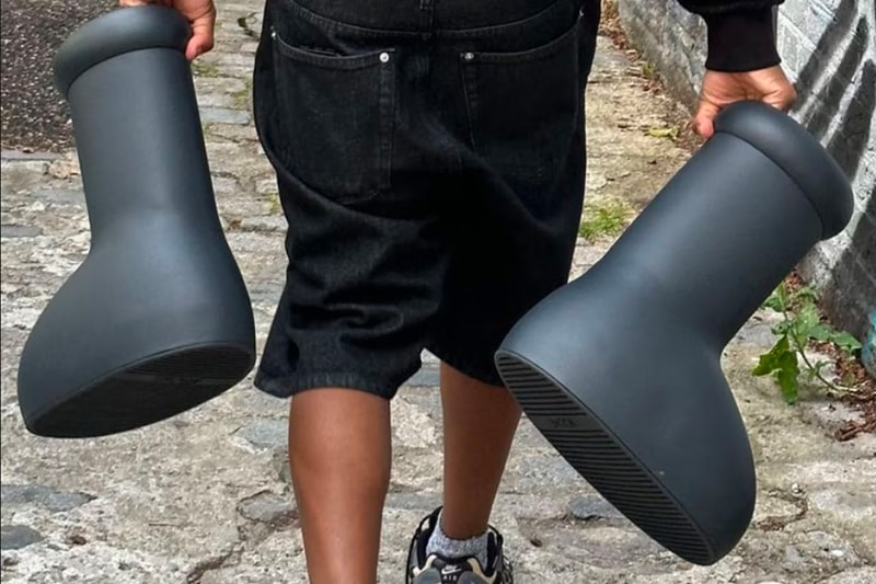 创意团体 MSCHF 话题鞋款「Big Boot」最新黑色版本率先亮相 创意团体 MSCHF 话题鞋款「Big Boot」最新黑色版本率先亮相