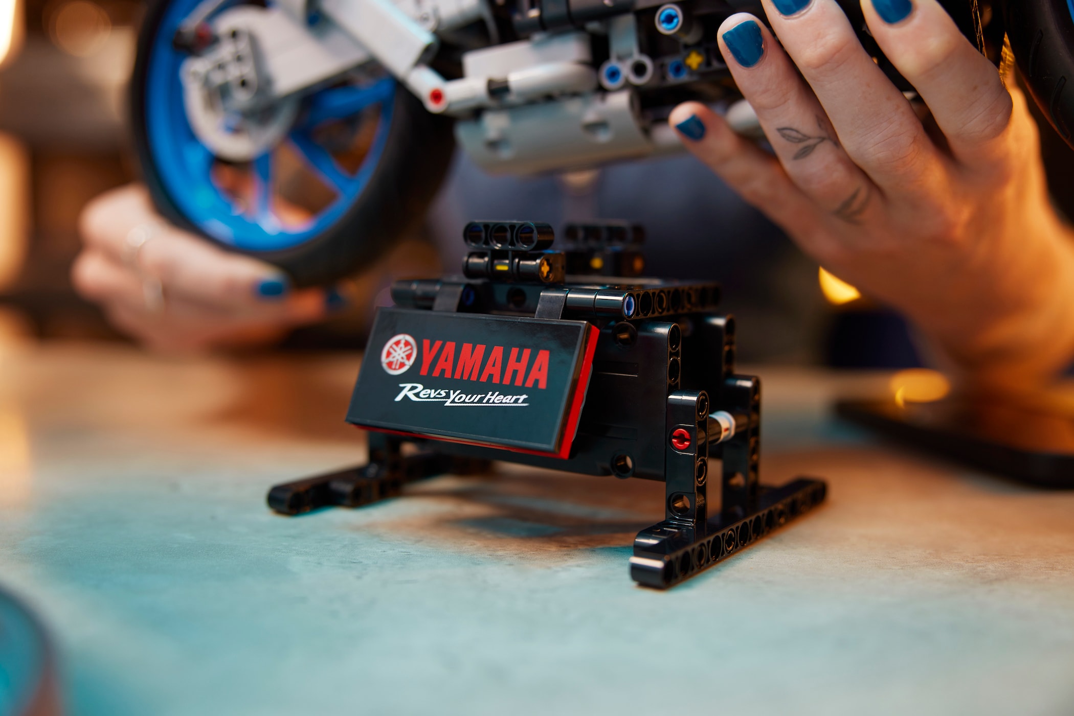 LEGO® 机械组推出全新 YAMAHA MT-10 SP 套装