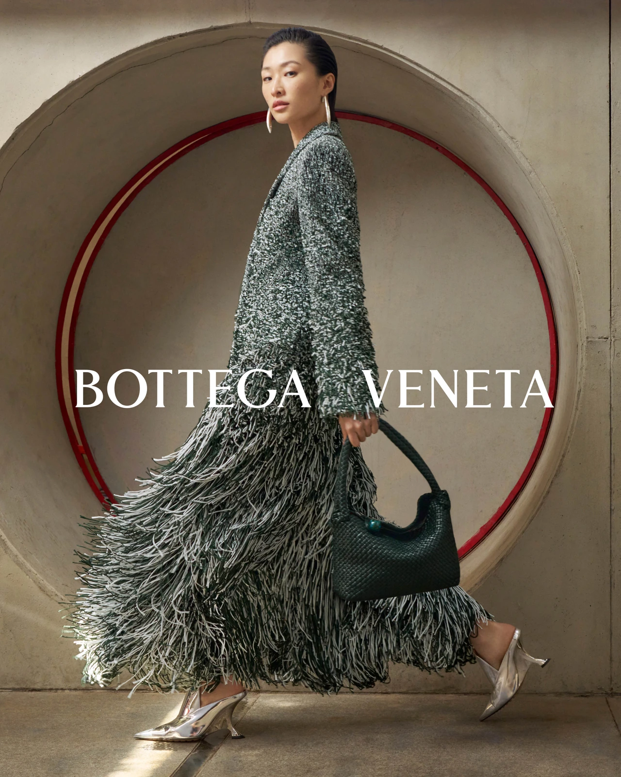 BOTTEGA VENETA 发布 2023 冬季系列广告大片