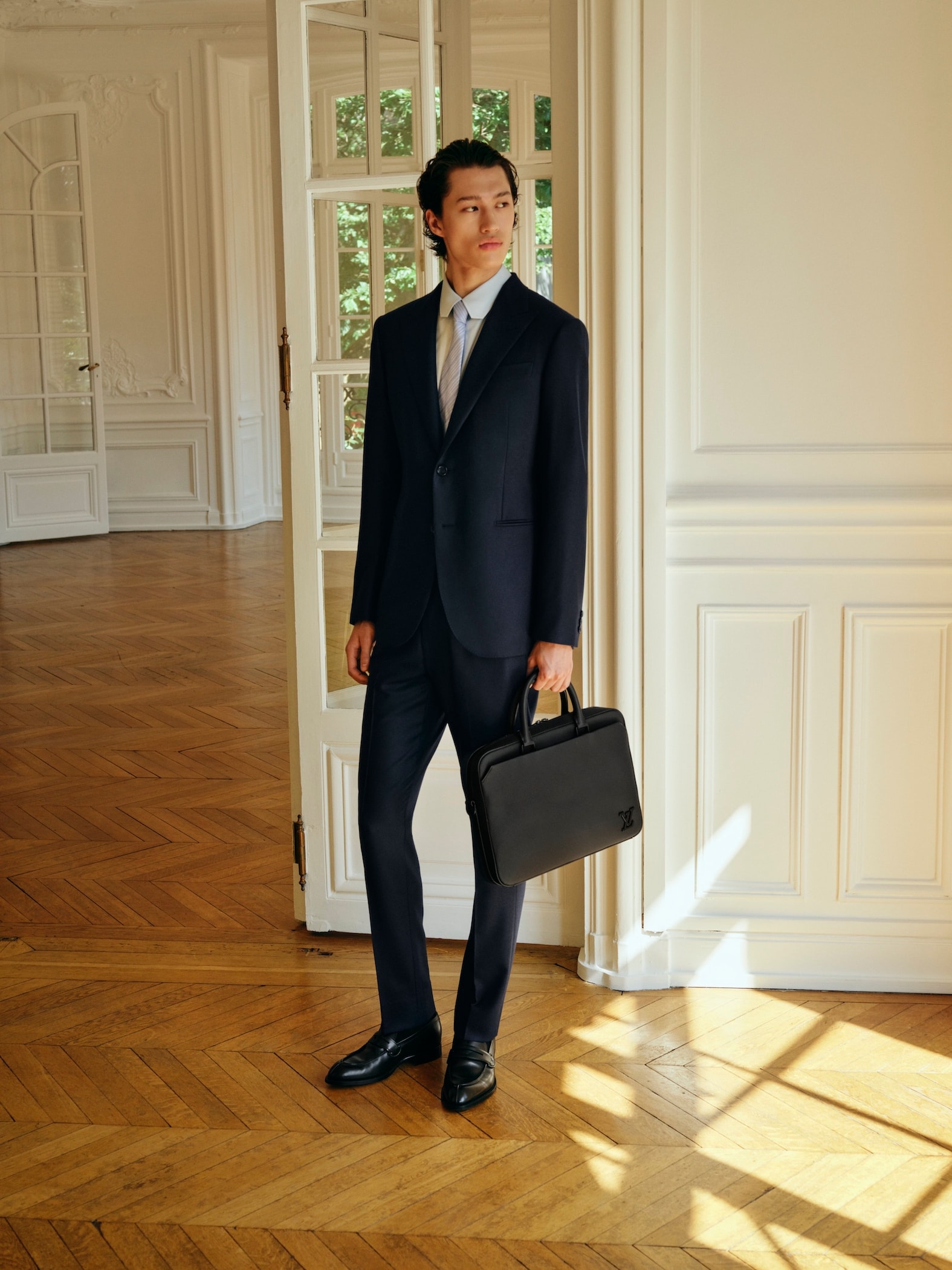 Louis Vuitton 正式发布 2024 春夏男士正装系列