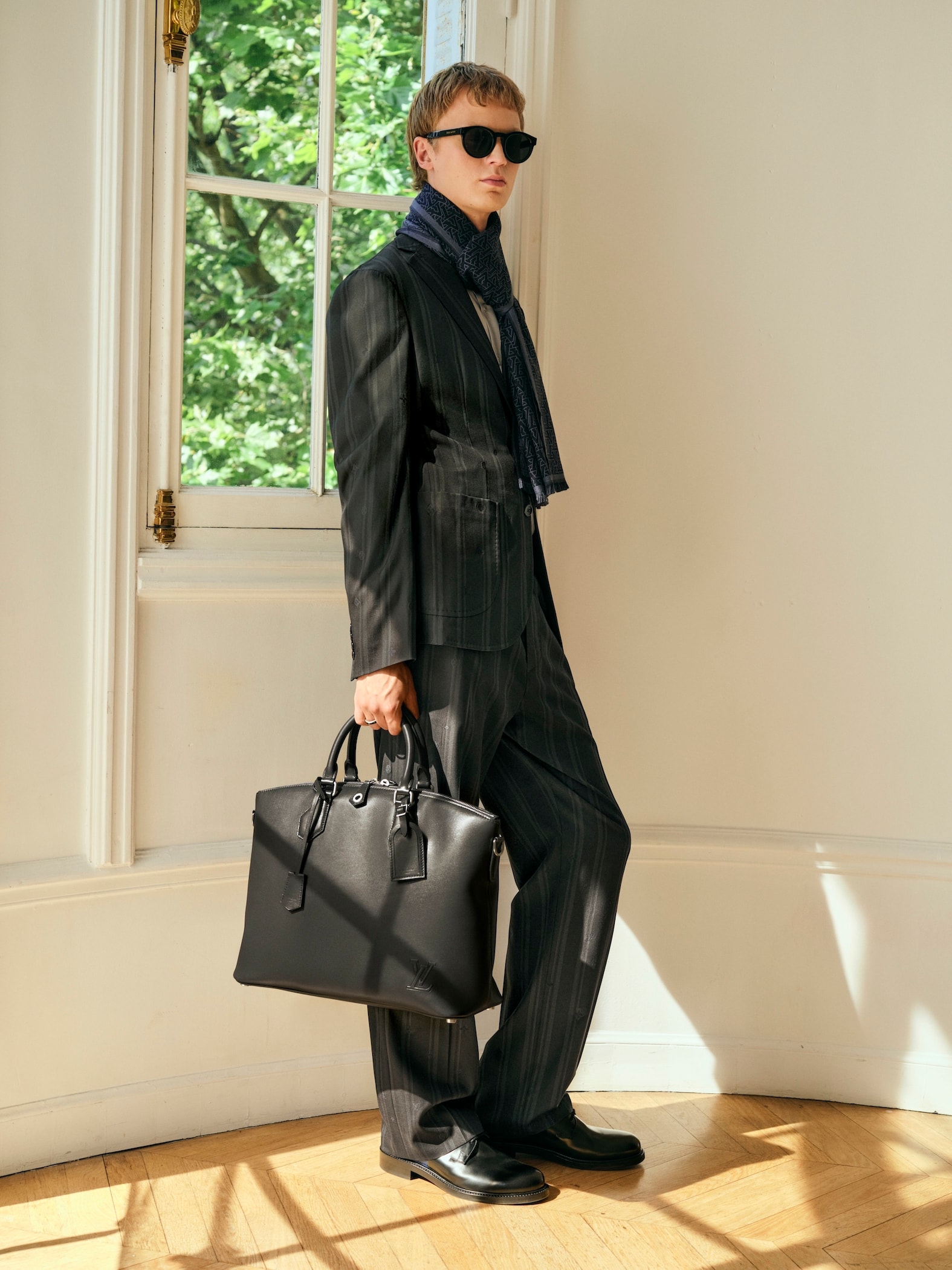 Louis Vuitton 正式发布 2024 春夏男士正装系列