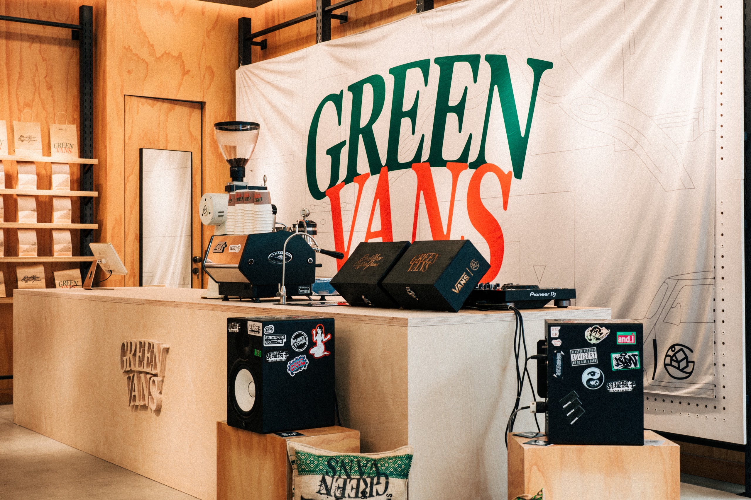 创意单位及咖啡店 GREEN HOUSE 携手 VANS 开设「GREEN VANS 限时咖啡店」