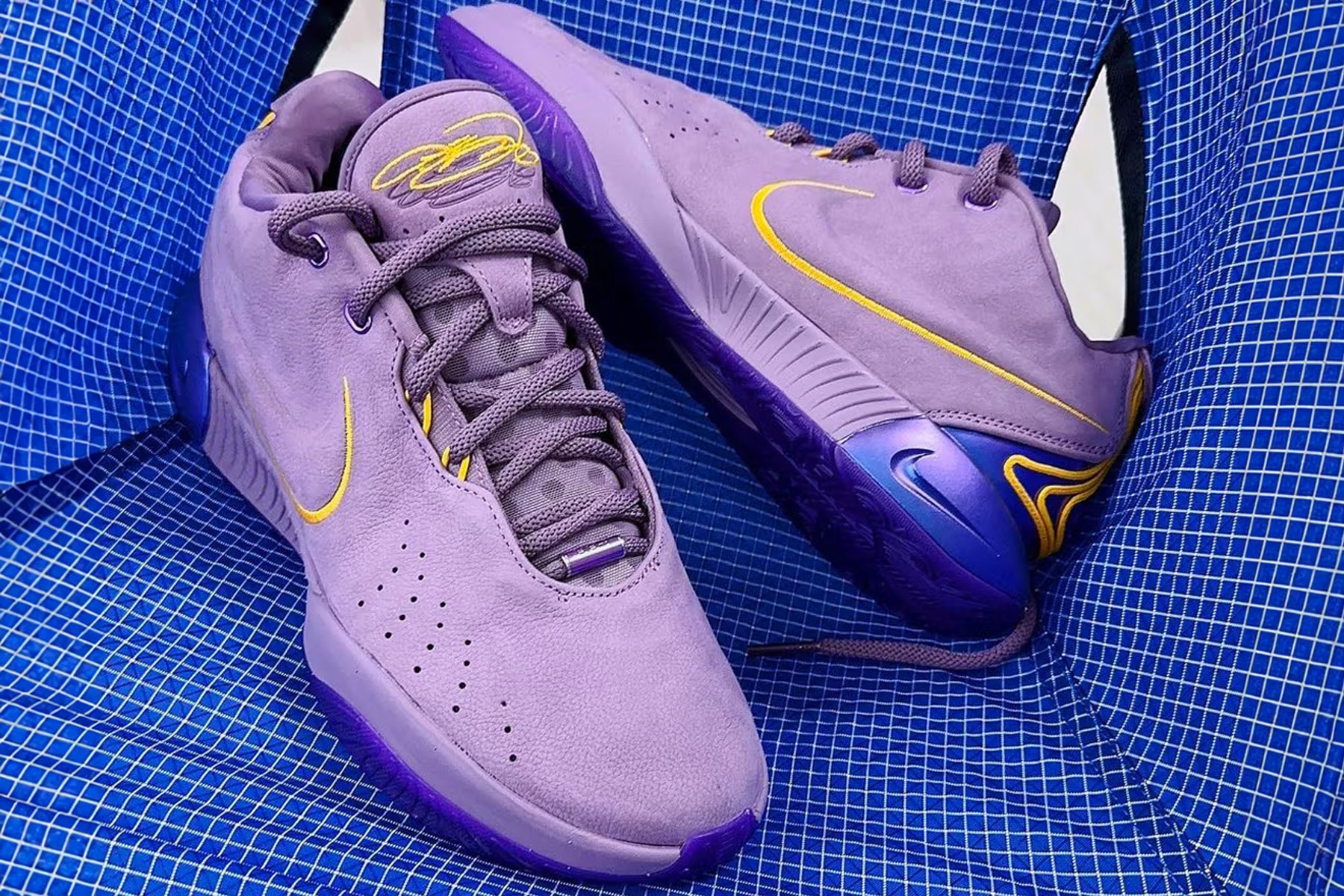 率先預覽 Nike LeBron 21 最新配色「Violet Dust」