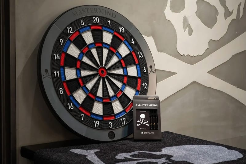 Mastermind WORLD 攜手飛鏢靶供應商 DARTSLIVE 打造聯名系列商品