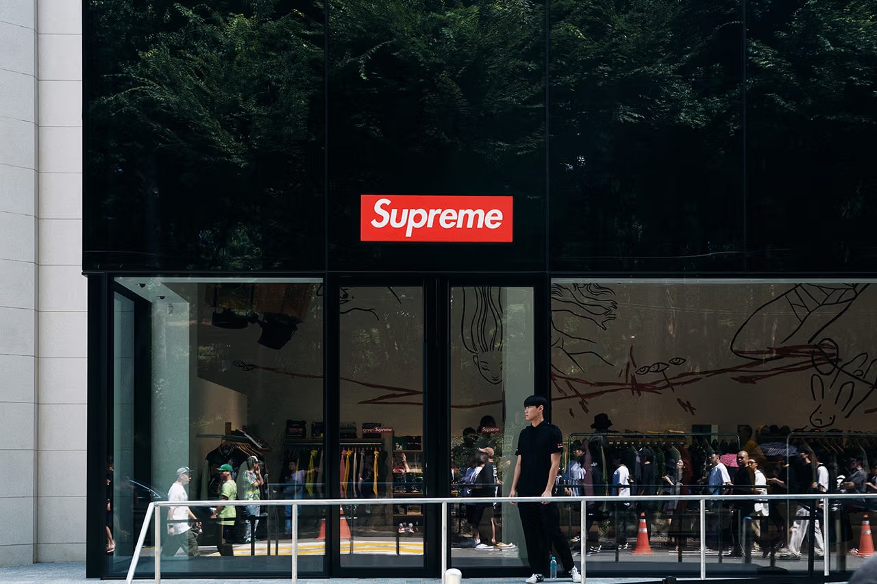 Streetsnaps: Supreme 韩国首尔店铺开业街拍特辑