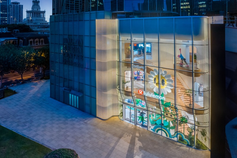 lululemon 上海静安嘉里中心门店全貌首度亮相 lululemon 上海静安嘉里中心门店全貌首度亮相