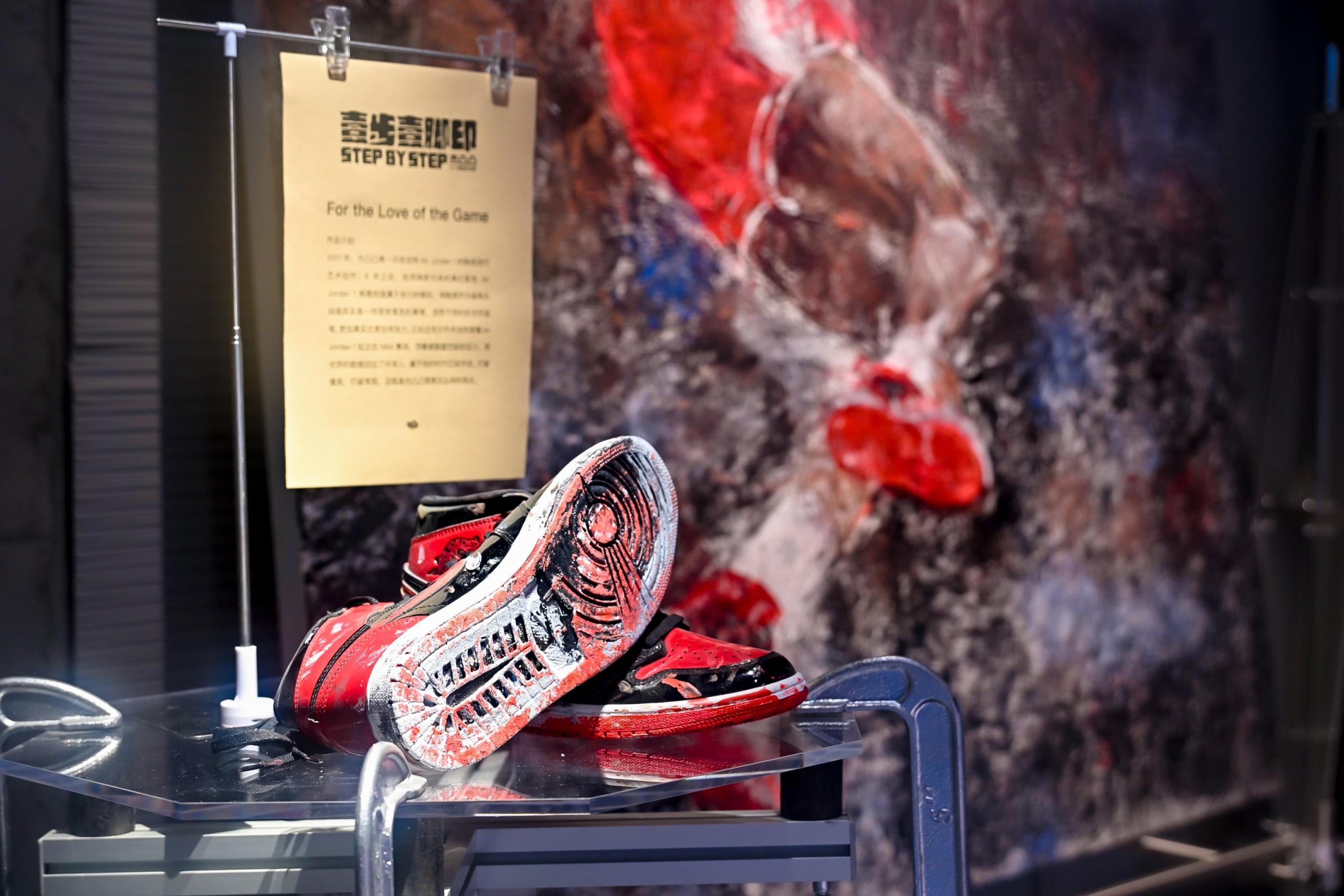走进广州艺术家杰凸凸第七次个人球鞋艺术展《一步一脚印》