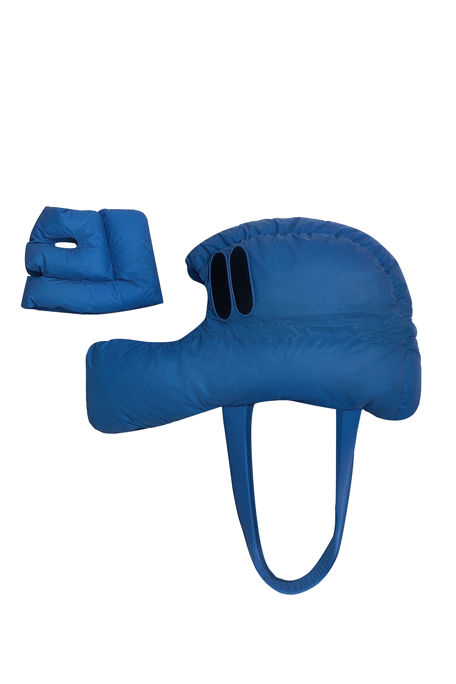 Dingyun Zhang 释出最新作「Blue Reflex Helmet Bag」蓝色反光头盔包