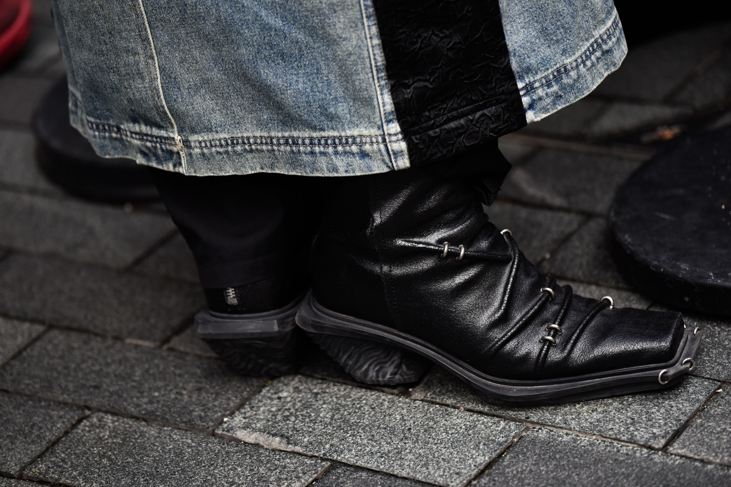 Street Style: 2024 春夏上海时装周街头鞋款趋势