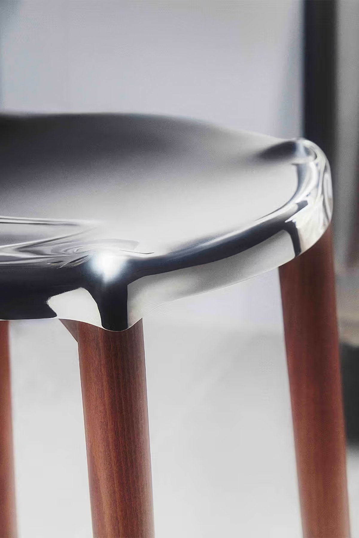 Philippe Starck 首度為 Alessi 打造全新家具系列「Poêle」