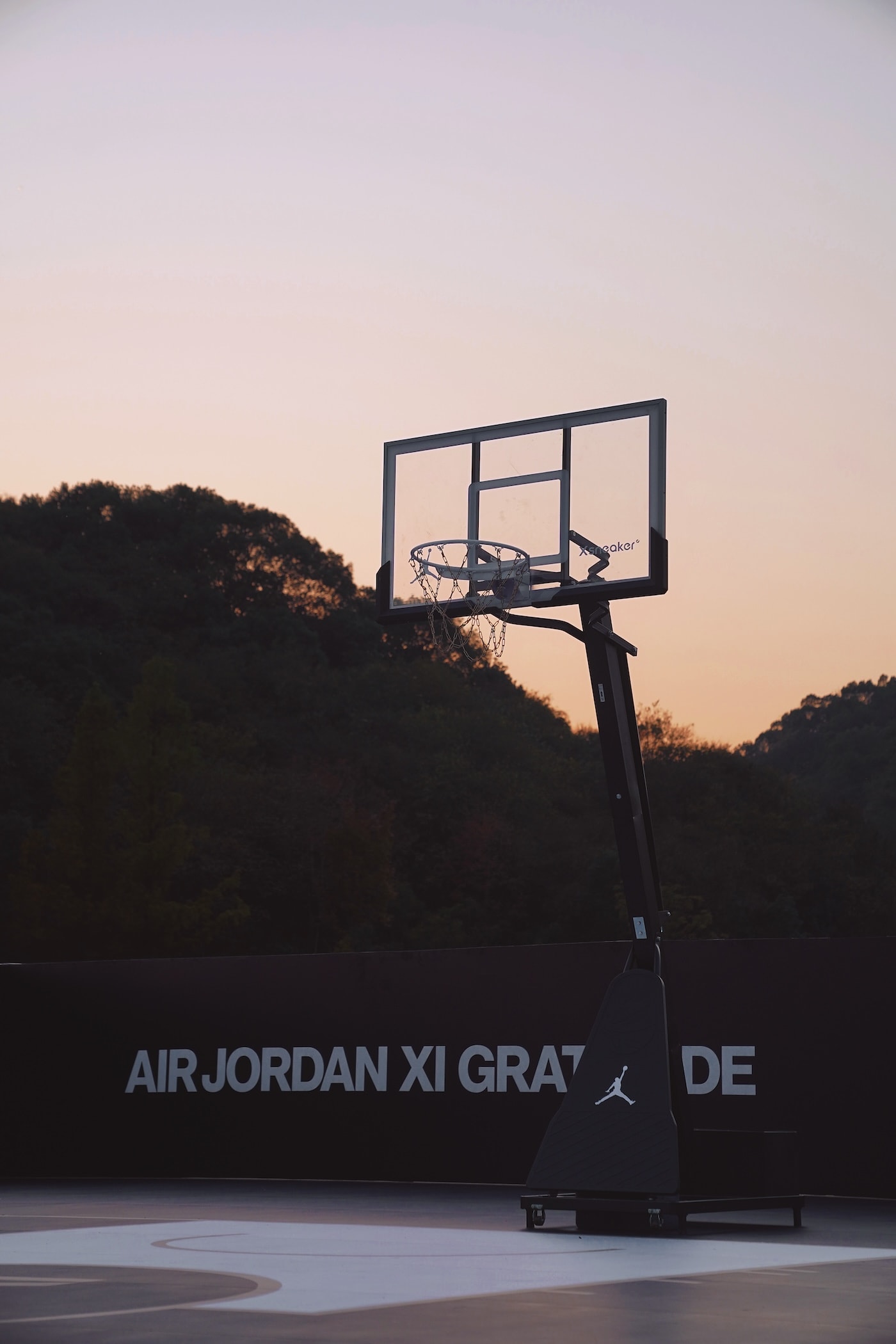 Xsneaker 于杭州打造「AIR JORDAN XI 」湖上球场