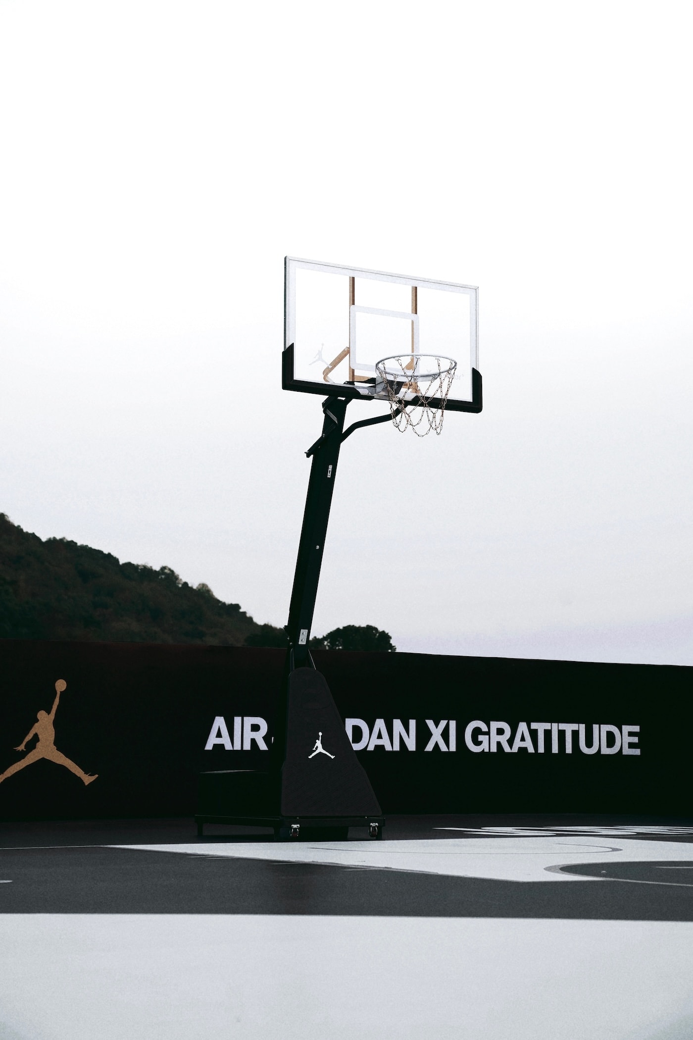 Xsneaker 于杭州打造「AIR JORDAN XI 」湖上球场